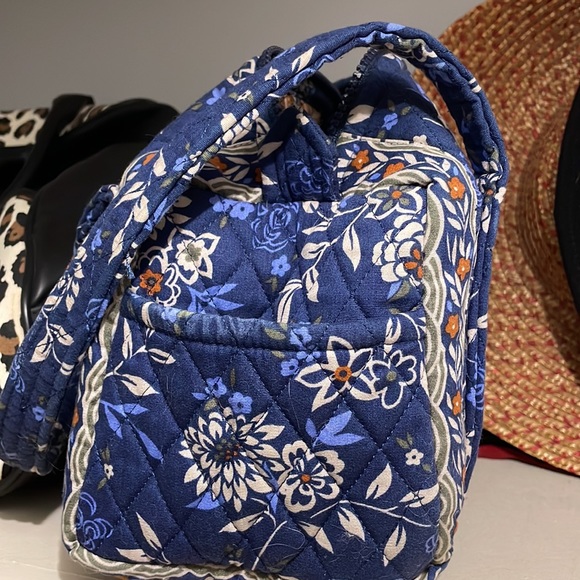 QK Blue Floral Quilted Bag - Picture 5 of 10